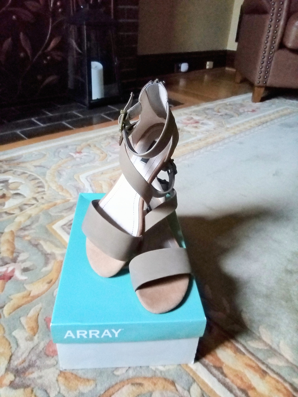 ARRAY OLIVE GREEN STRAPPY BLOCK HEEL SANDALS-(NWOT)